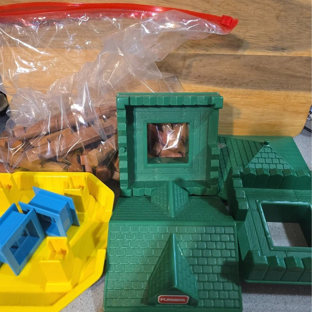 Playskool Lincoln Logs Set With Windows, Roofs And Multiple Size Blocks Vintage